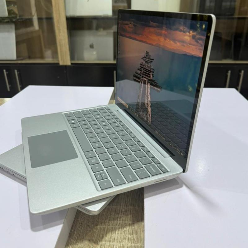 Microsoft Surface Laptop Go – Intel Core i5 (10th Gen), 8GB RAM, 256GB SSD, Touchscreen