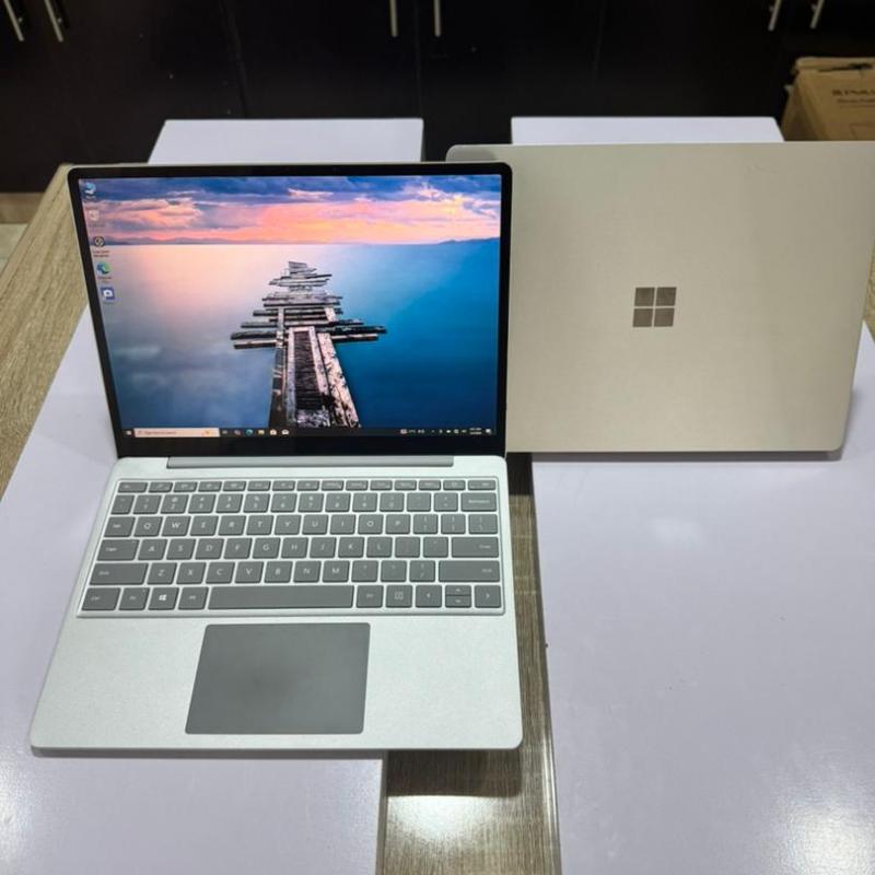 Microsoft Surface Laptop Go – Intel Core i5 (10th Gen), 8GB RAM, 256GB SSD, Touchscreen